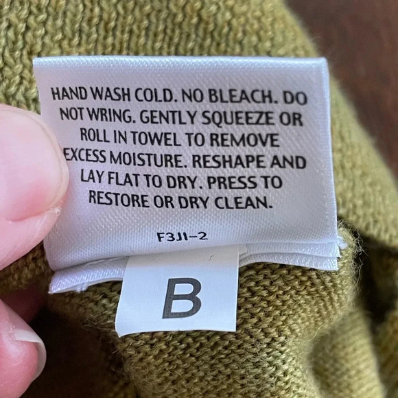 EILEEN FISHER Medium Green VNeck 100% Merino Wool Split Side Hem SweaterREAD - Picture 5 of 11